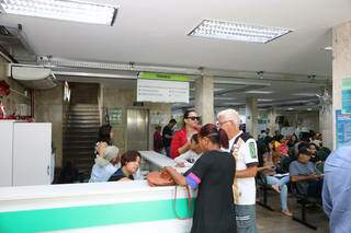 Atendimento na recepção da sede da Funtrab. (Foto: Marcos Maluf)