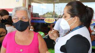Dia ser&aacute; de vacina&ccedil;&atilde;o contra covid em supermercado e mais 39 locais