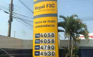 No posto Royal Fic, o litro do diesel sai por R$ 4,93, na manhã de hoje. (Foto: Cristiano Arruda)