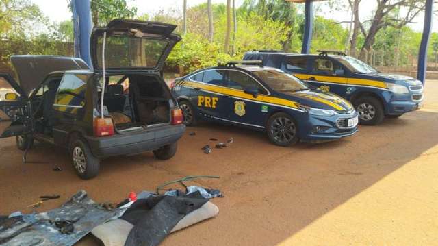 Carro estraga na frente da PRF e traficante acaba preso com 75 quilos de maconha