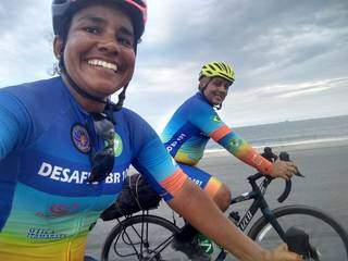 Casal concilia trabalho com ciclismo e inspira amigos todos os dias. (Foto: Arquivo Pessoal)