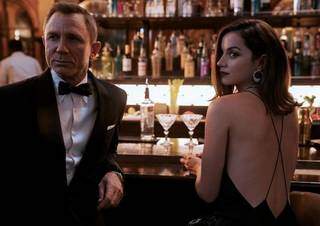 James Bond está de volta às telonas com filme de sucesso na ação.