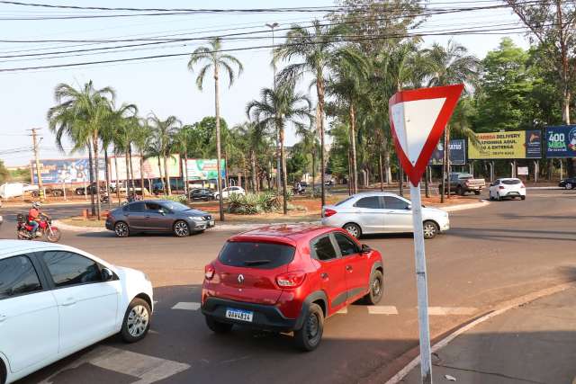 Sem&aacute;foros s&atilde;o vistos como solu&ccedil;&atilde;o para resolver o &ldquo;Deus nos acuda&rdquo; em rotat&oacute;rias