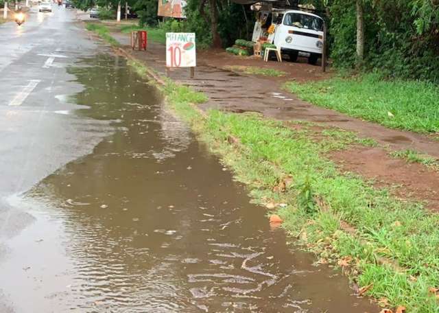 Chove em Dourados depois de duas semanas de estiagem e calor intenso