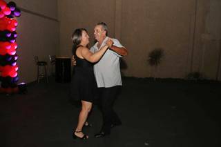 Luiz e sua esposa Maria Ester dançando chamamé. (Foto: Paulo Francis)