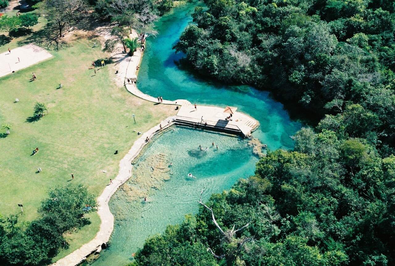 Banhado pelas águas cristalinas do Rio Formoso, Balneário Municipal é destino turístico. (Foto: Reprodução/Prefeitura de Bonito)