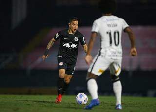 Lance do duelo entre as equipes desta noite. (Foto: Ari Ferreira)