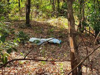 Corpo de Bruno Pacheco foi encontrado em uma área de mata (Foto: Clayton Neves)