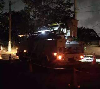 Equipe da Energisa durante reparo em um poste. (Foto: Divulgação)