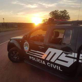 Viatura da Polícia Civil de Anastácio em Avenida (Foto: O Pantaneiro)