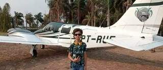 Gustavo Corasini depois do sobrevoo de avião no Pantanal para o set de filmagem. (Foto: Reprodução Rede Sociais)