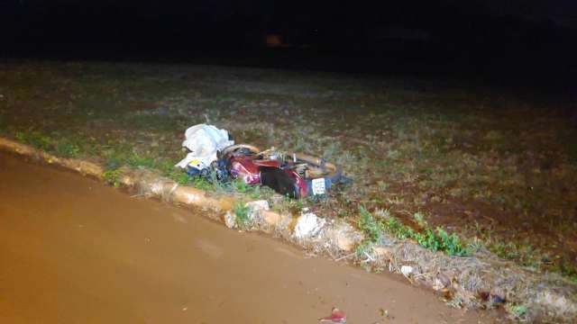  Motociclista perde controle da dire&ccedil;&atilde;o e morre ap&oacute;s bater em meio-fio