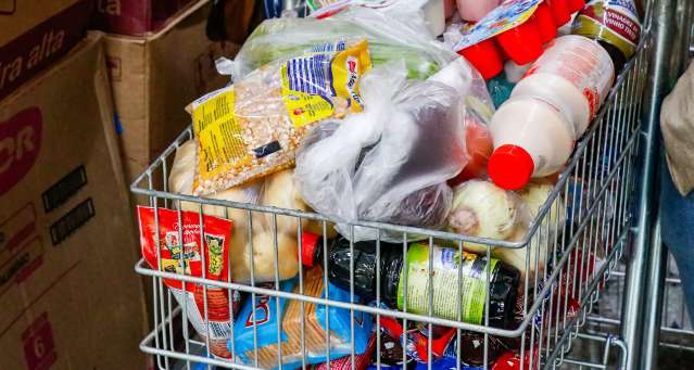 Supermercados v&atilde;o pagar R$ 740 mil por diferen&ccedil;a de pre&ccedil;o e produtos vencidos 