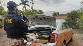 Com placas falsas da Capital, carro roubado &eacute; apreendido com 409 quilos de droga