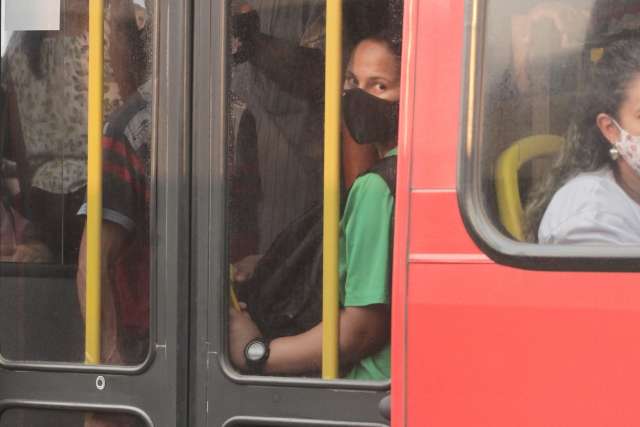Na volta &agrave;s aulas 100% presenciais, temor &eacute; que &ocirc;nibus lotem ainda mais
