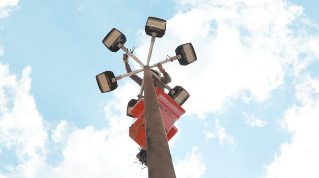 Prefeitura fecha contratos de R$ 5 milh&otilde;es para trocar l&acirc;mpadas por LED