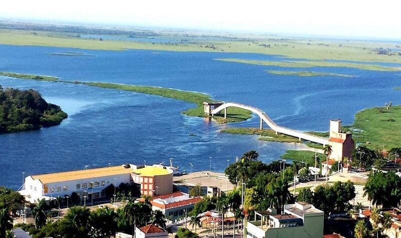 O Rio Paraguai, com o Pantanal ao fundo, lugares perfeitos para curtir os próximos feriados (Foto: Reprodução)