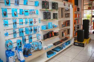 Loja matriz na Rua Barão do Rio Branco tem tudo o que você quiser em produtos Xiaomi. (Foto: Paulo Francis)