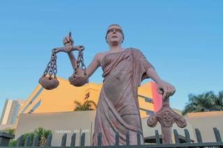 Estátua símbolo da Justiça. (Foto: Marcos Maluf)