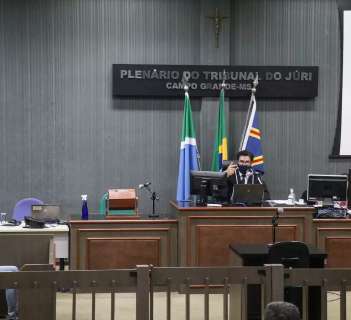 Sobrando r&eacute;u e faltando defensor, juiz adia julgamento de 9 presos do PCC