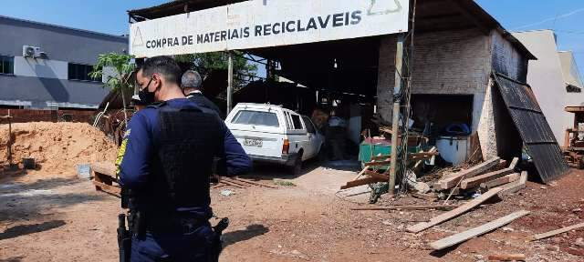Opera&ccedil;&atilde;o mira irregularidades em ferros-velhos da Capital