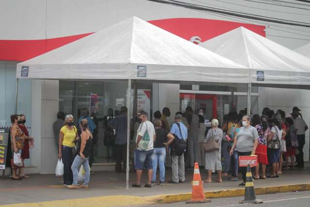 Bancos seguem com expediente reduzido, mesmo ap&oacute;s tudo liberado na cidade
