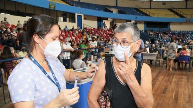Vacinação contra covid ocorre somente à tarde hoje em Campo Grande