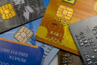 Cartão de crédito é o maior meio de endividamento. (Foto: Marcos Santos/USP Imagens)