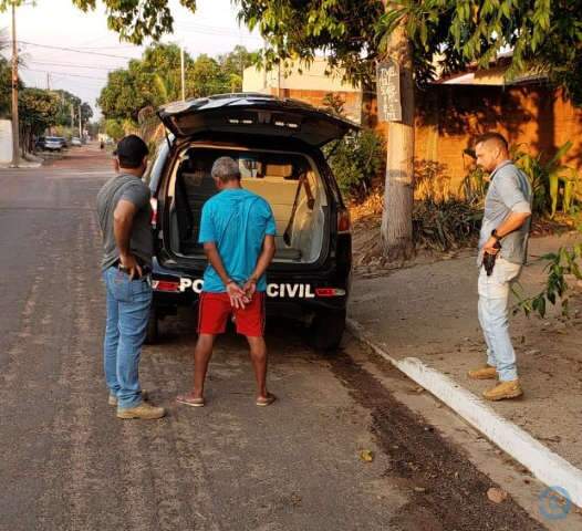 Pol&iacute;cia prende acusado de matar morador de rua a facadas enquanto v&iacute;tima dormia