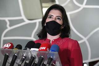 Simone durante entrevista coletiva em salão do Senado. (Foto: Roque de Sá/Agência Senado)