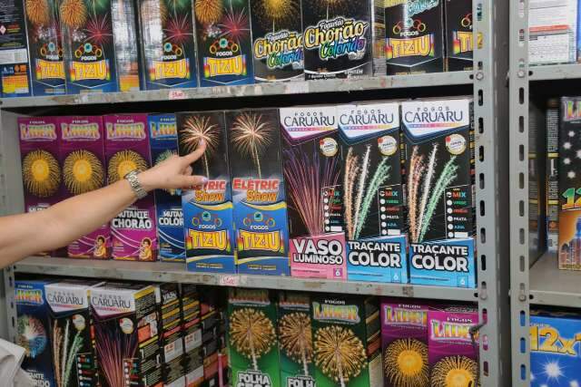 Multa &eacute; de R$ 1 mil para quem soltar fogos, mas empres&aacute;rios tentam reverter lei