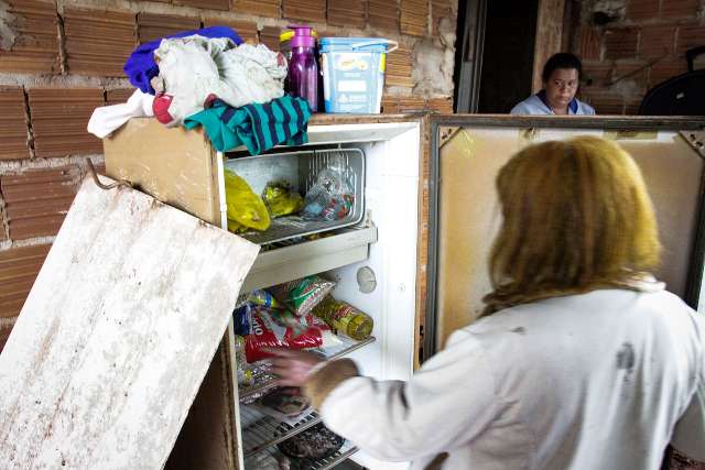 Chuva levou colch&otilde;es e comida, deixando temor e necessidades na casa de Maria