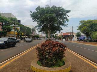 Av. Marcelino Pires, em Dourados; cidade teve setembro mais quente em 43 anos (Foto: Aliny Fernandes)