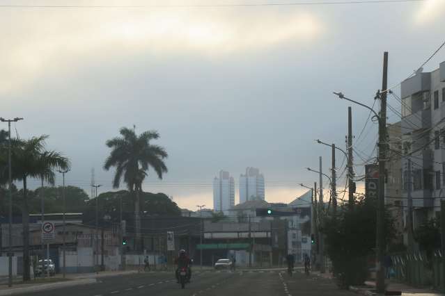 Com alerta de temporal em 46 cidades, feriadão deve ser de chuva