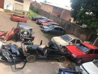Veículos furtados encontrados nos desmanches. (Foto: PCMS)