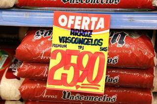 Em abril deste ano, saco de arroz era vendido a R$ 25,90 em Campo Grande (Foto: Kísie Ainoã)