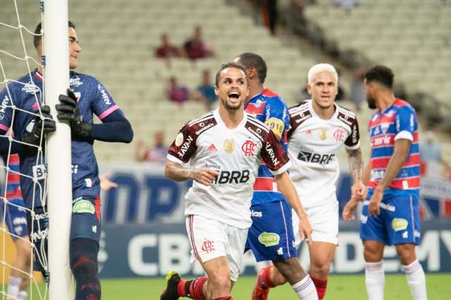 Flamengo faz 3 gols em 6 minutos, derrota Fortaleza e assume vice lideran&ccedil;a