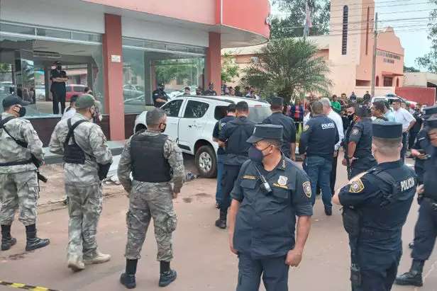 Pol&iacute;cia investiga se PCC est&aacute; por tr&aacute;s de atentado que matou 4 no Paraguai