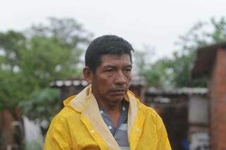 José Silva, de 52 anos, em frente de casa na área conhecida como Tatuzinho, no Bairro Noroeste (Foto: Marcos Maluf)
