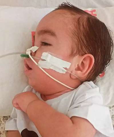 Morando h&aacute; 2 meses no hospital, m&atilde;e implora por ajuda para levar Davi para casa