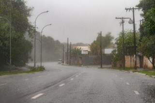 Chuva atinge 40 mil&iacute;metros na Capital e supera esperado para o m&ecirc;s em Dourados 
