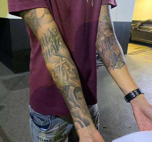 Chamado de ladr&atilde;o por ser &quot;todo tatuado&quot;, rapaz aciona a pol&iacute;cia