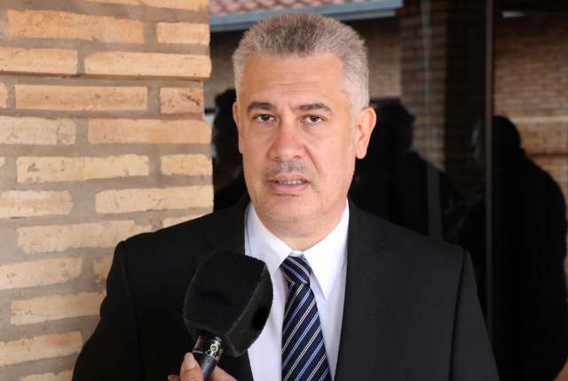 Candidato que chutou corpo de homem executado &eacute; eleito prefeito pela 4&ordf; vez 