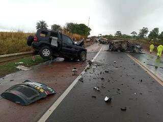 Acidente aconteceu na BR-163, em Rio Verde. (Foto: Sidney Assis)