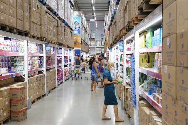 Shoppings e supermercados est&atilde;o abertos nesta ter&ccedil;a-feira 