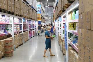 Shoppings e supermercados est&atilde;o abertos nesta ter&ccedil;a-feira 