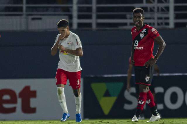 Com gol de Jadsom Silva, Bragantino vence o Atl&eacute;tico-GO por 1 a 0 