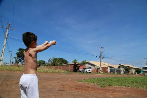 Divers&atilde;o no Dia das Crian&ccedil;as, pipa resiste em meio a era digital 