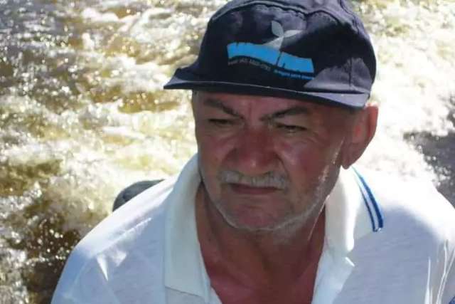 Idoso morre ap&oacute;s passar mal e bater carro em &aacute;rvore