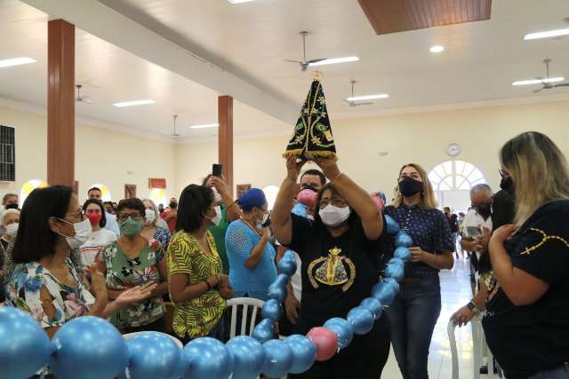 Promessas e milagres movem fi&eacute;is em homenagens &agrave; Padroeira do Brasil 